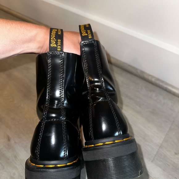 Dr Martens MOLLY WOMEN'S LEATHER PLATFORM BOOTS size 7 - Picture 6 of 6